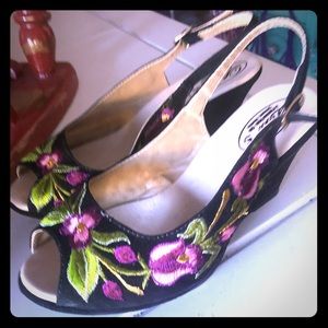 Mexican embroidered wedge sandals black & magenta
